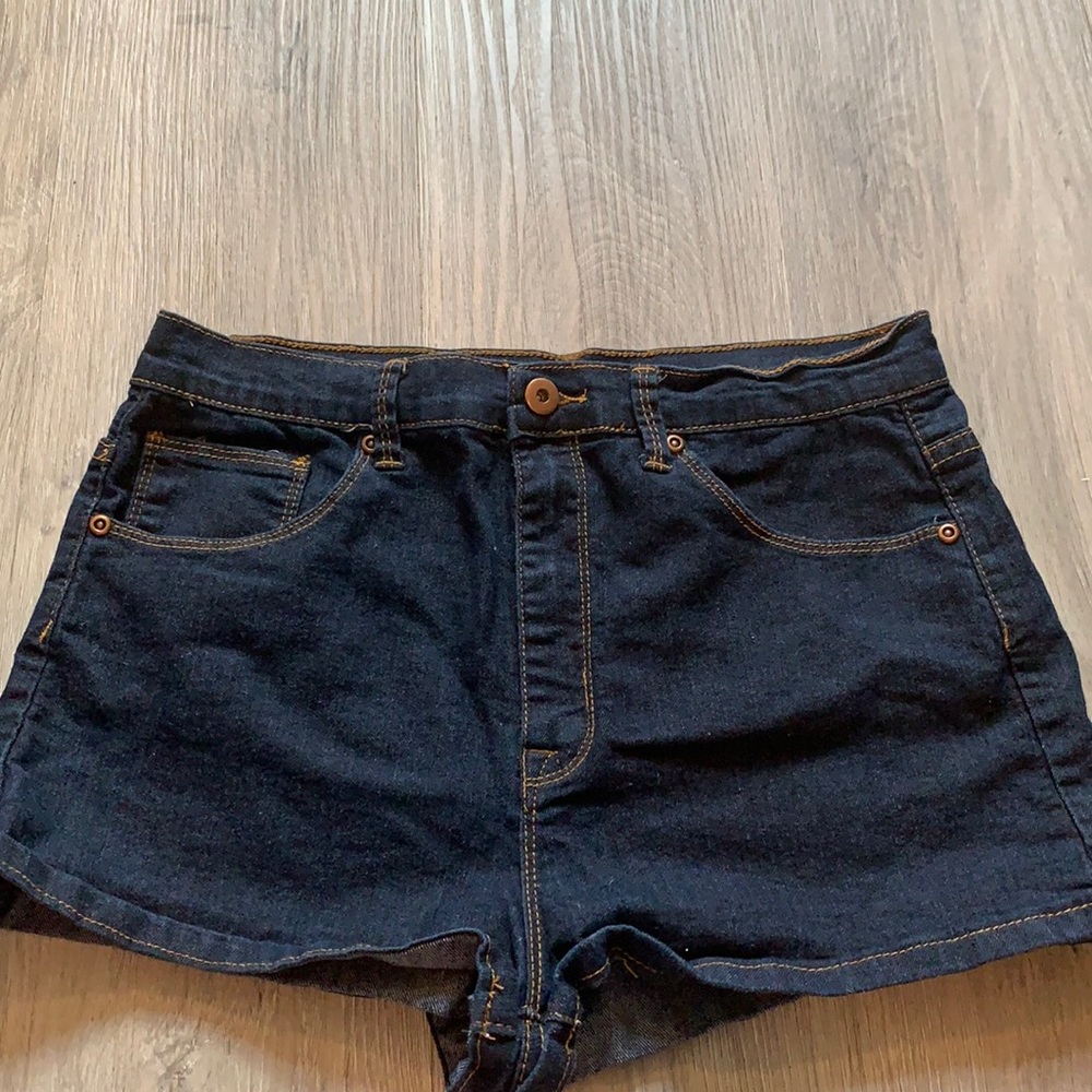 soft & snug fitting shorts perfect for the summer!